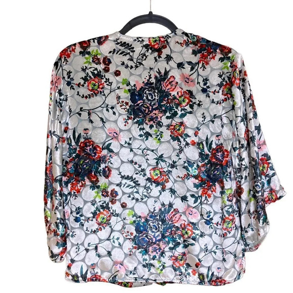 ANTHROPOLOGIE Maeve Umi Velvet Wrap Top Size Extra Small Floral - Picture 3 of 7